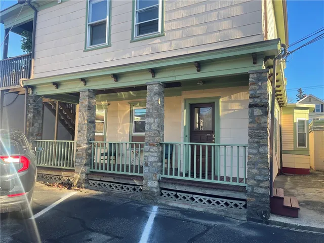 $1,800 | 585 Main Street, Unit 2A, East Greenwich, RI 02818