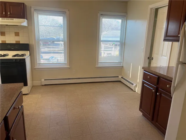 $1,800 | 585 Main Street, Unit 2A, East Greenwich, RI 02818