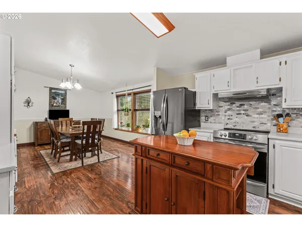 $524,900 | 49400 Eagle Rock Place, Vida, OR 97488