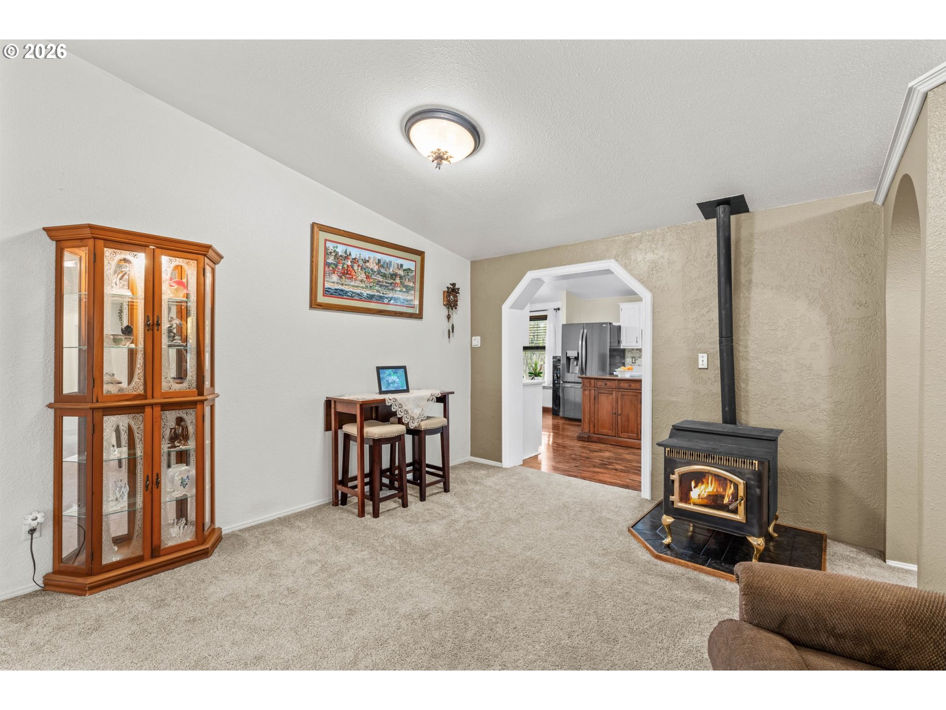 49400 Eagle Rock Place Vida, OR 97488 - Photo 8 of 48 a living room with furniture and a window
