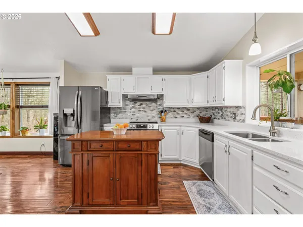 $524,900 | 49400 Eagle Rock Place, Vida, OR 97488