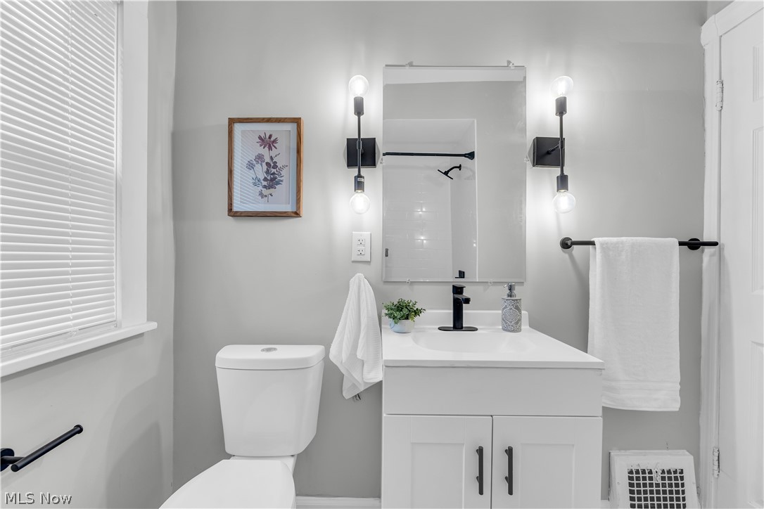 1000 Pennfield Road Cleveland, OH 44121 - Photo 20 of 34 Bathroom featuring vanity and toilet