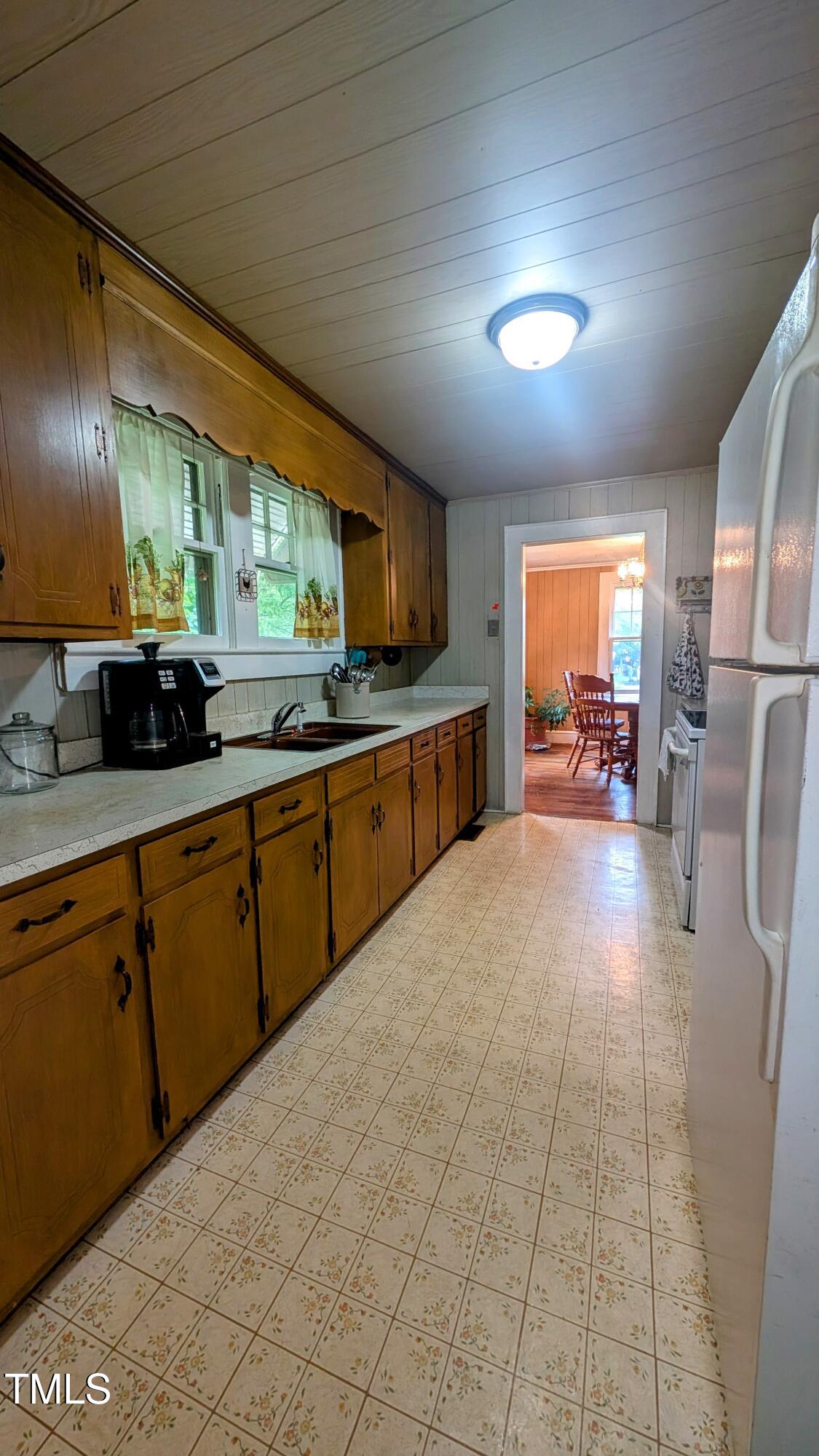 1529 West Hanover Road Burlington, NC 27217 - Photo 11 of 41 PXL_20250805_201650433~2