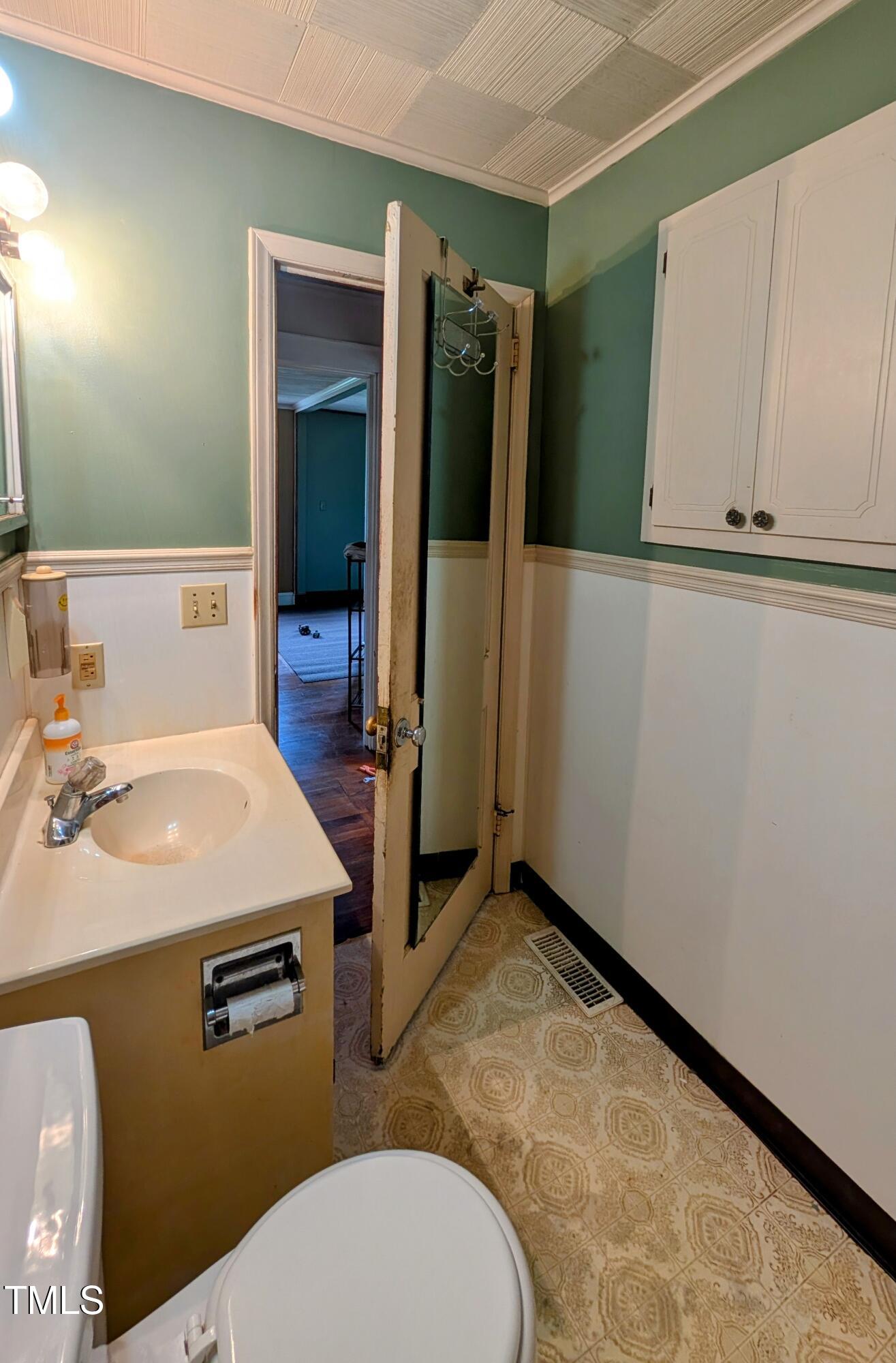 1529 West Hanover Road Burlington, NC 27217 - Photo 17 of 41 PXL_20250805_194647077.MP~2