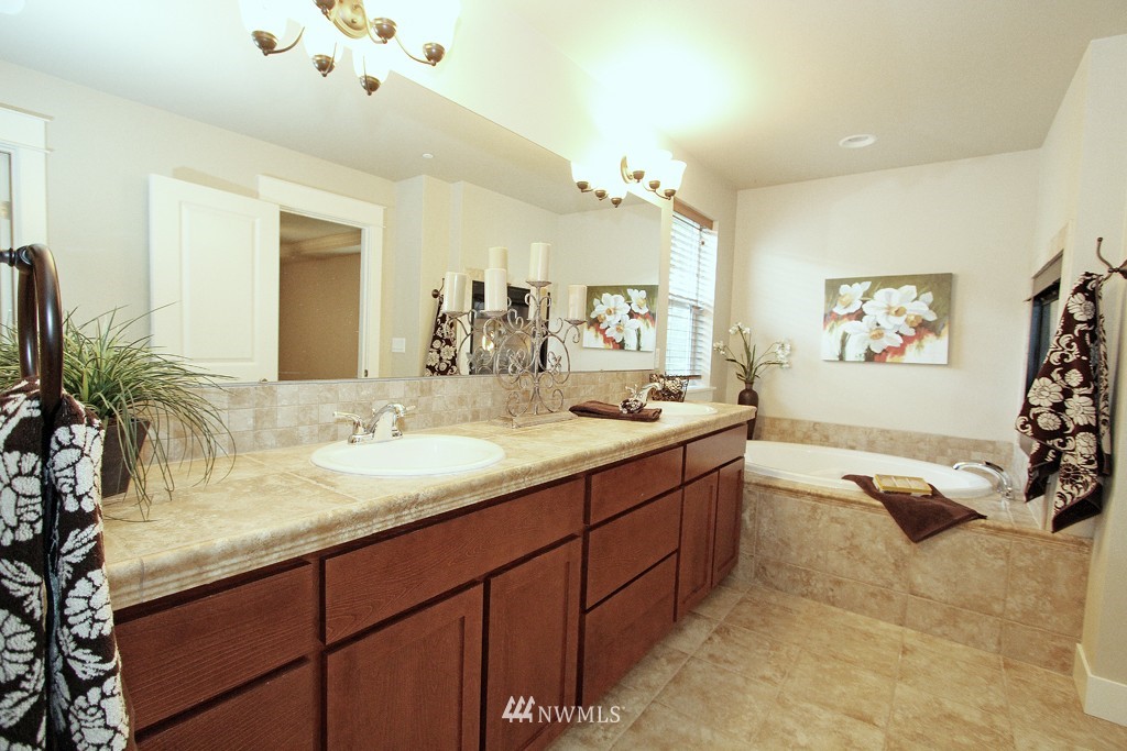 4721 Northeast 13th Place Renton, WA 98059 - Photo 11 of 20 Gallery Image 11