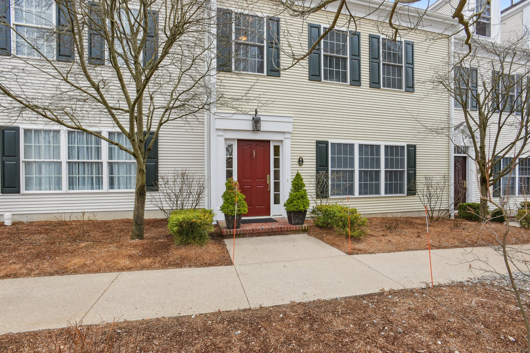 Welcome to 5 Evarts Lane in downtown Madison, CT