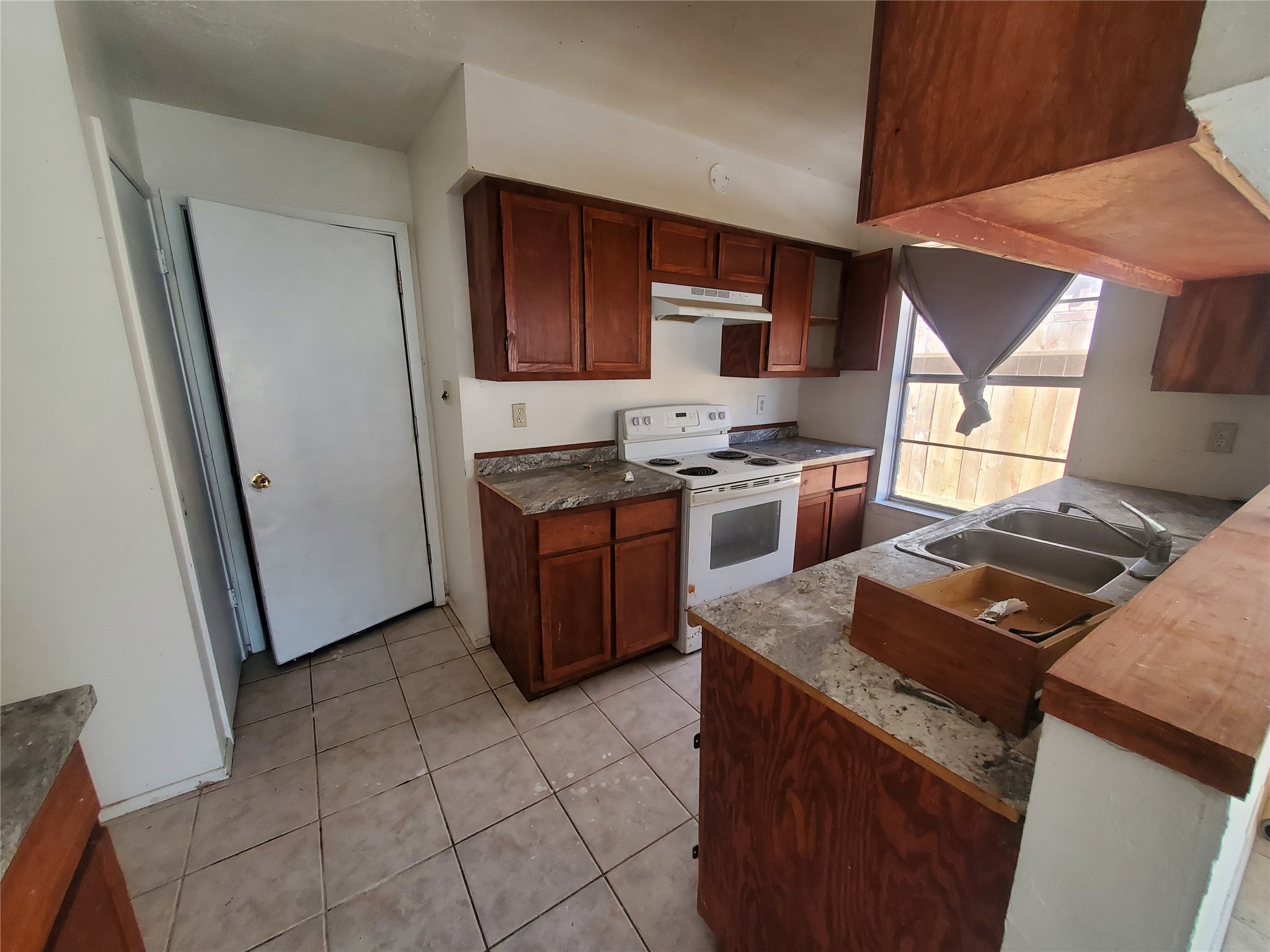 6518 Brookgate Drive Spring, TX 77373 - Photo 8 of 14 a kitchen with stainless steel appliances granite countertop a stove a sink and a refrigerator