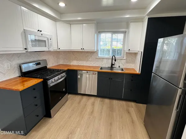 $2,700 | 2002 Calle La Sombra, Unit 1, Simi Valley, CA 93063