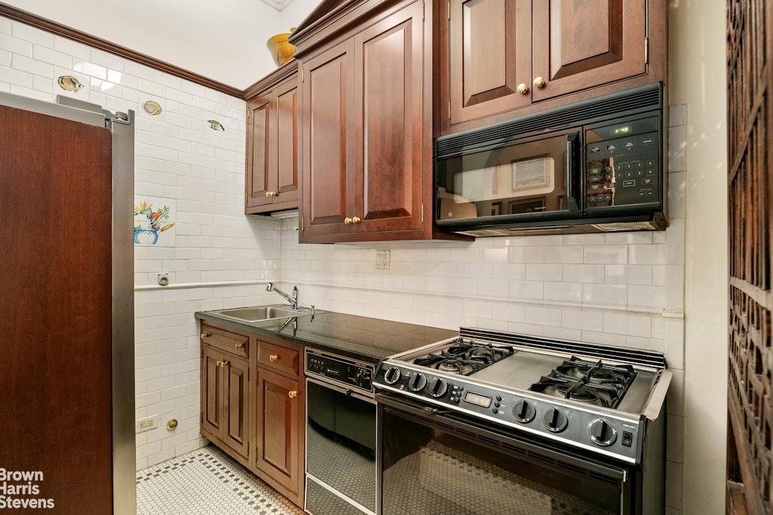 6 East 76th Street, Unit 1R Manhattan, NY 10021 - Photo 10 of 17