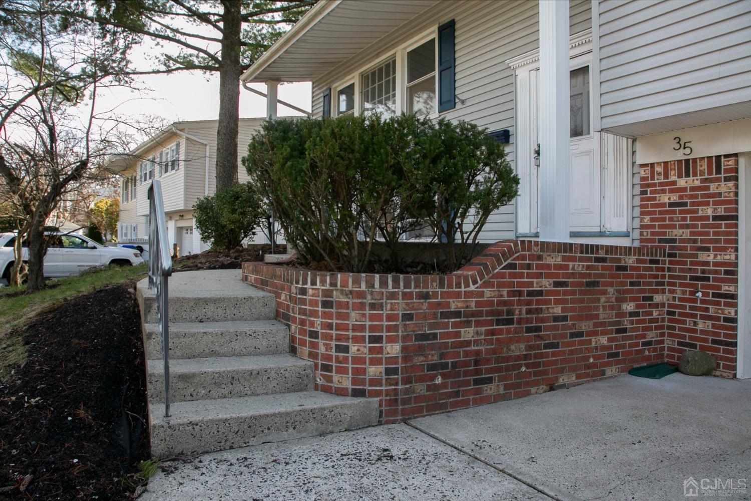 35 Wilk Road Edison, NJ 08837 - Photo 3 of 33 Gallery Image 3