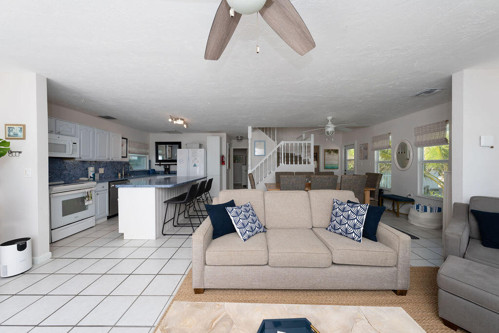 58121 Morton Street Marathon, FL 33050 - Photo 34 of 93 Living Room