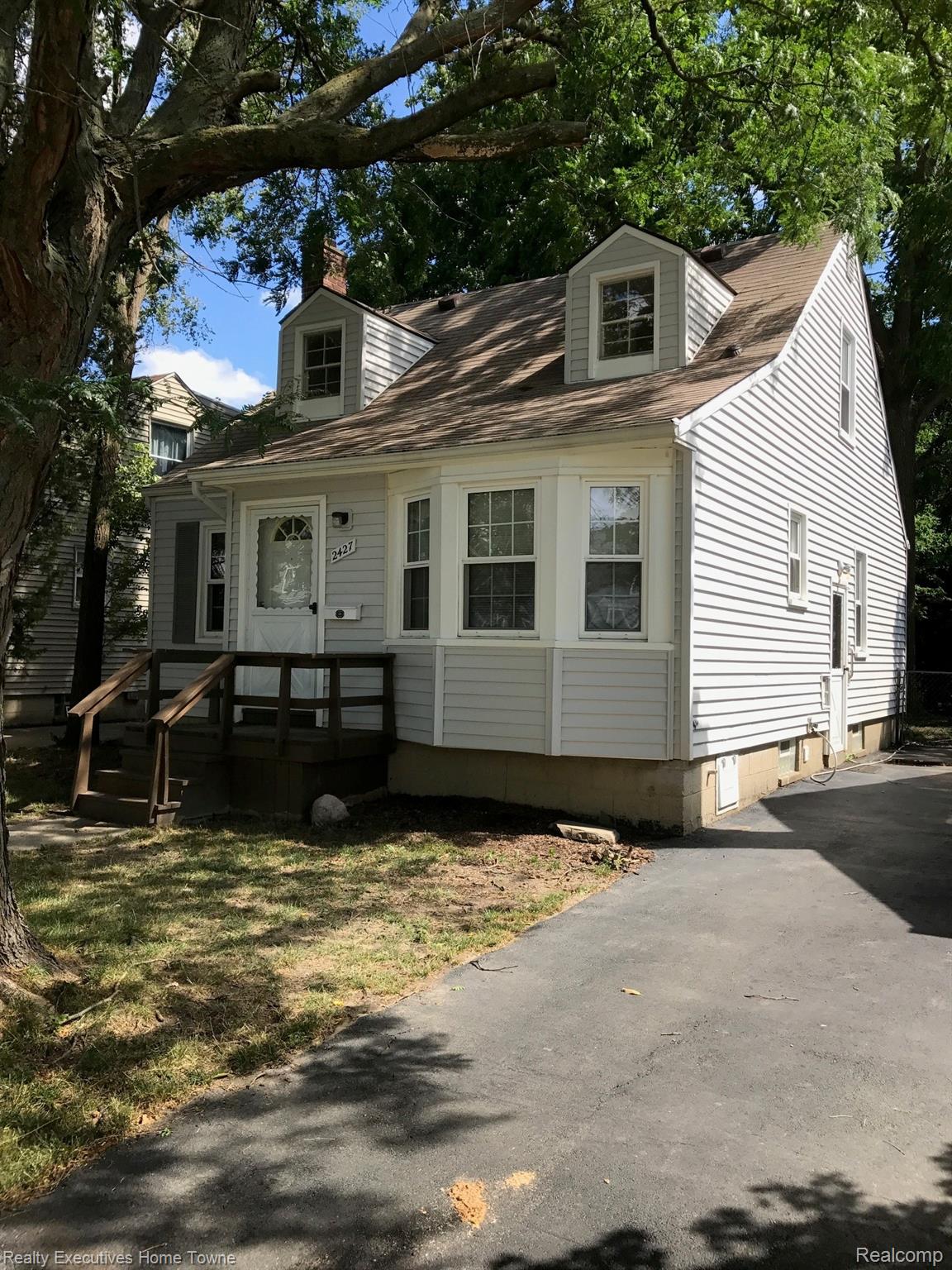2427 Cambridge Road Berkley, MI 48072 - Photo 2 of 17 Traditional exterior with light-toned siding and a prominent bay window