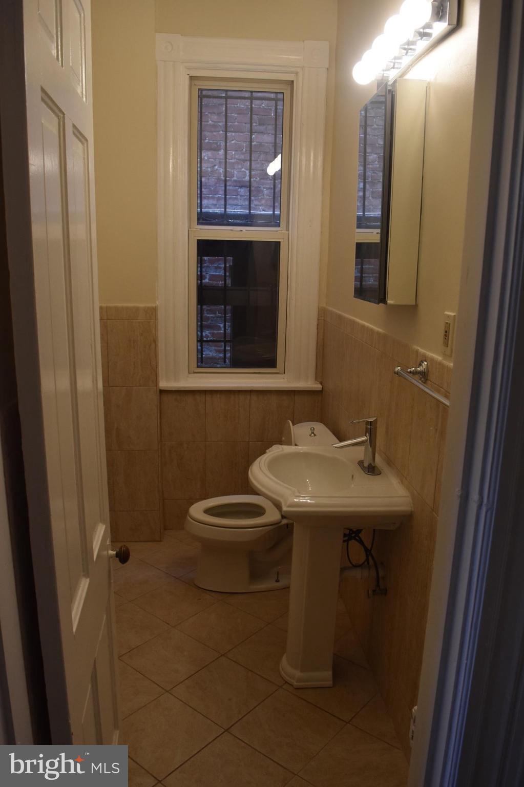 138 R Street Northeast Washington, DC 20002 - Photo 5 of 24 Bath Main Lvl