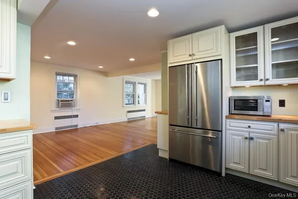 $6,200 | 215 Maple Avenue, Mamaroneck, NY 10543