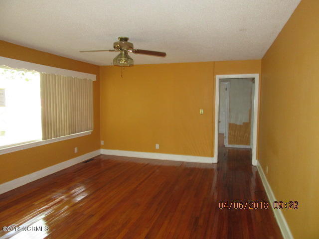 215 Church Road Havelock, NC 28532 - Photo 4 of 9 Living Room