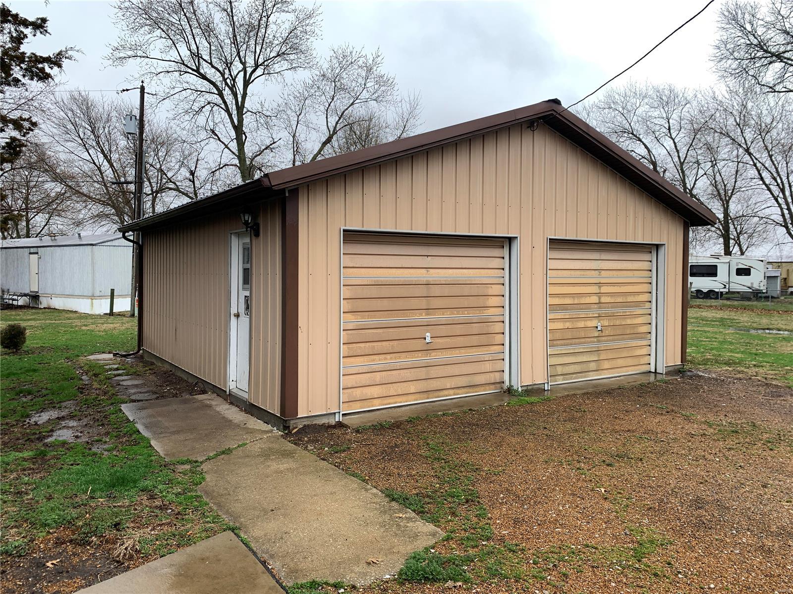 20161 Staunton Road Staunton, IL 62088 - Photo 15 of 16