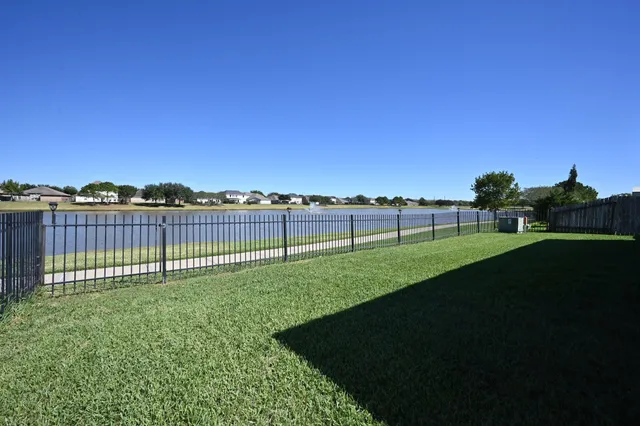 $2,100 | 3111 Keystone Square Lane, Rosenberg, TX 77471