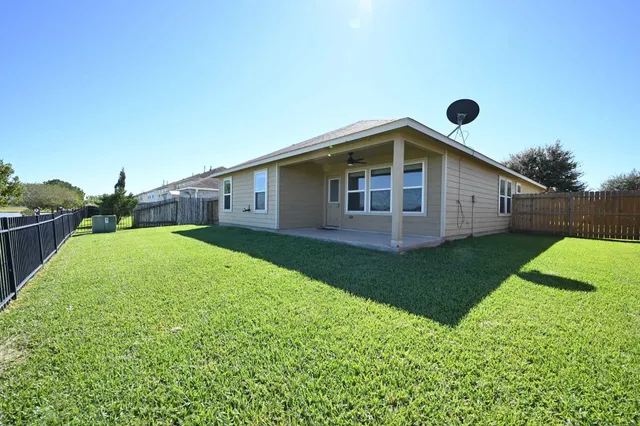 $2,100 | 3111 Keystone Square Lane, Rosenberg, TX 77471