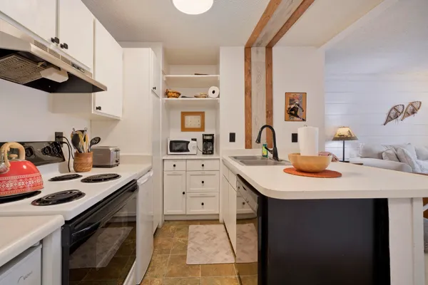$419,000 | 2499 Sierra Nevada Road, Unit R2, Mammoth Lakes, CA 93546
