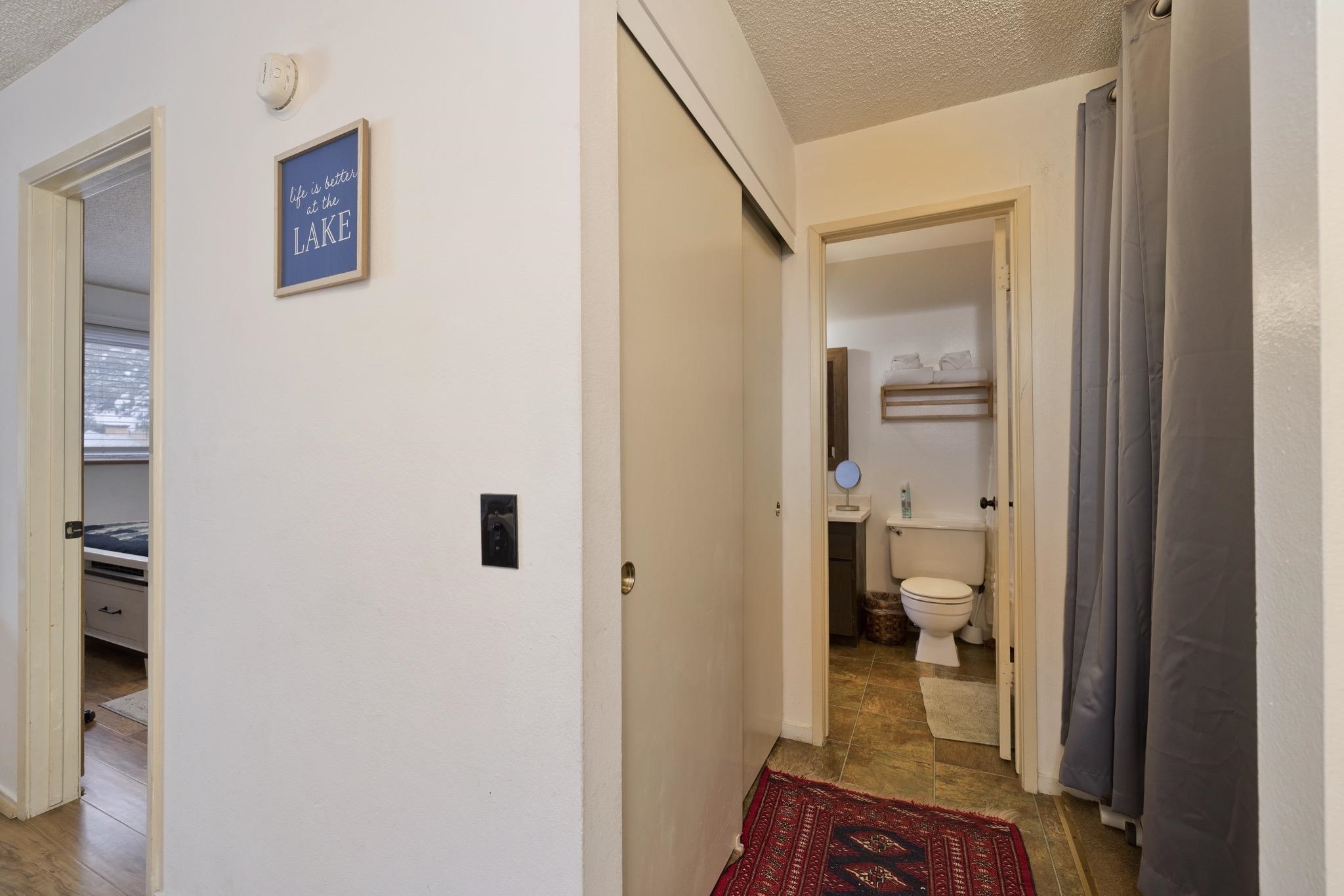 2499 Sierra Nevada Road, Unit R2 Mammoth Lakes, CA 93546 - Photo 16 of 26 a view of a hallway with a room