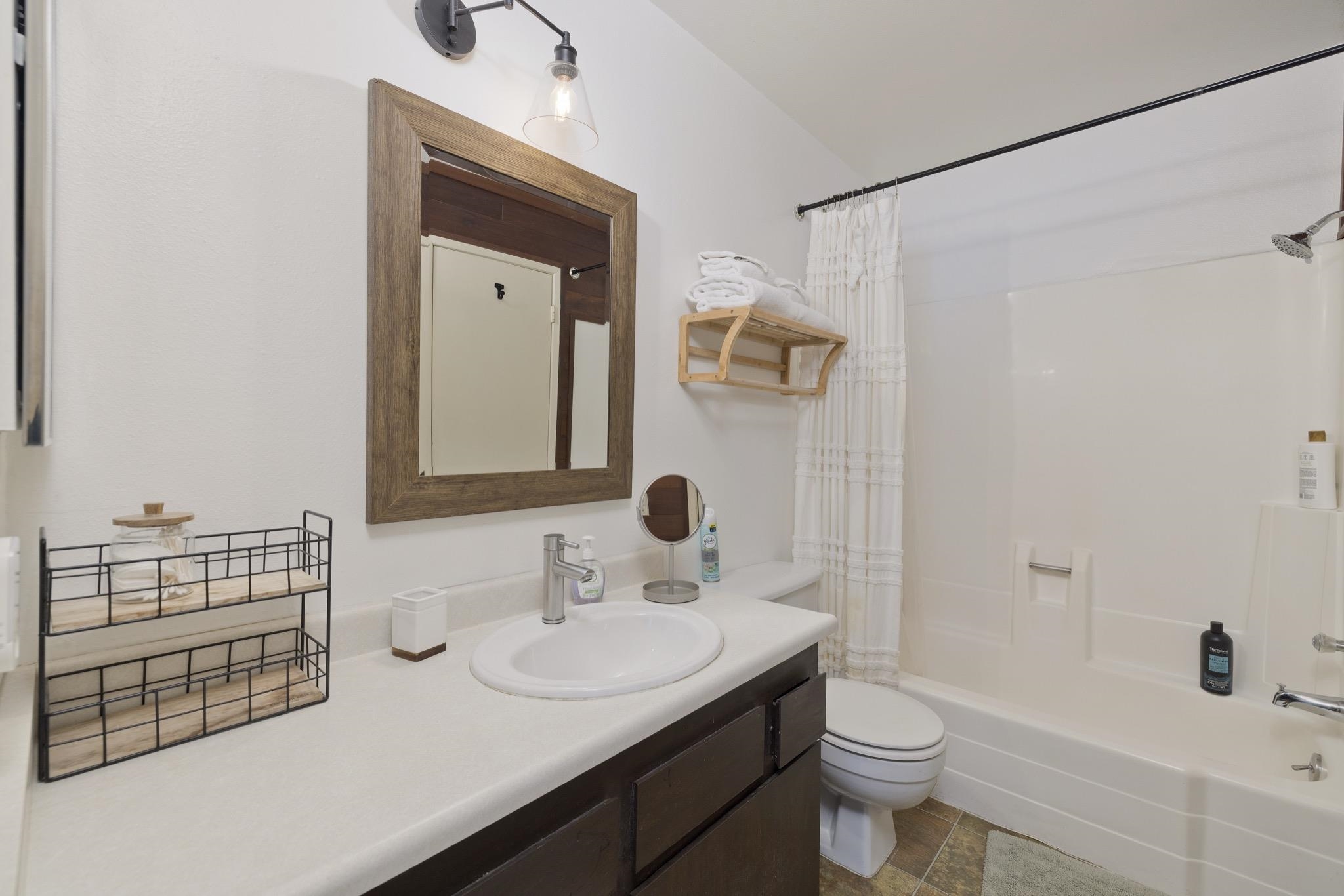 2499 Sierra Nevada Road, Unit R2 Mammoth Lakes, CA 93546 - Photo 20 of 26 a bathroom with a sink toilet and shower
