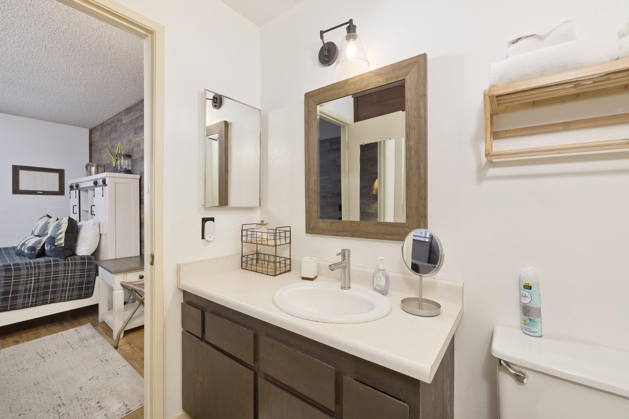 2499 Sierra Nevada Road, Unit R2 Mammoth Lakes, CA 93546 - Photo 21 of 26 a en suite bathroom with a sink double vanity and a mirror