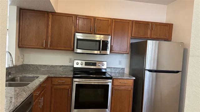 $209,900 | 6011 Skydale Way, Unit 101, Riverview, FL 33578