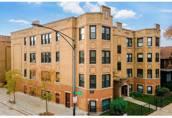 $2,145 | 4222 North Clark Street, Unit 1, Chicago, IL 60613