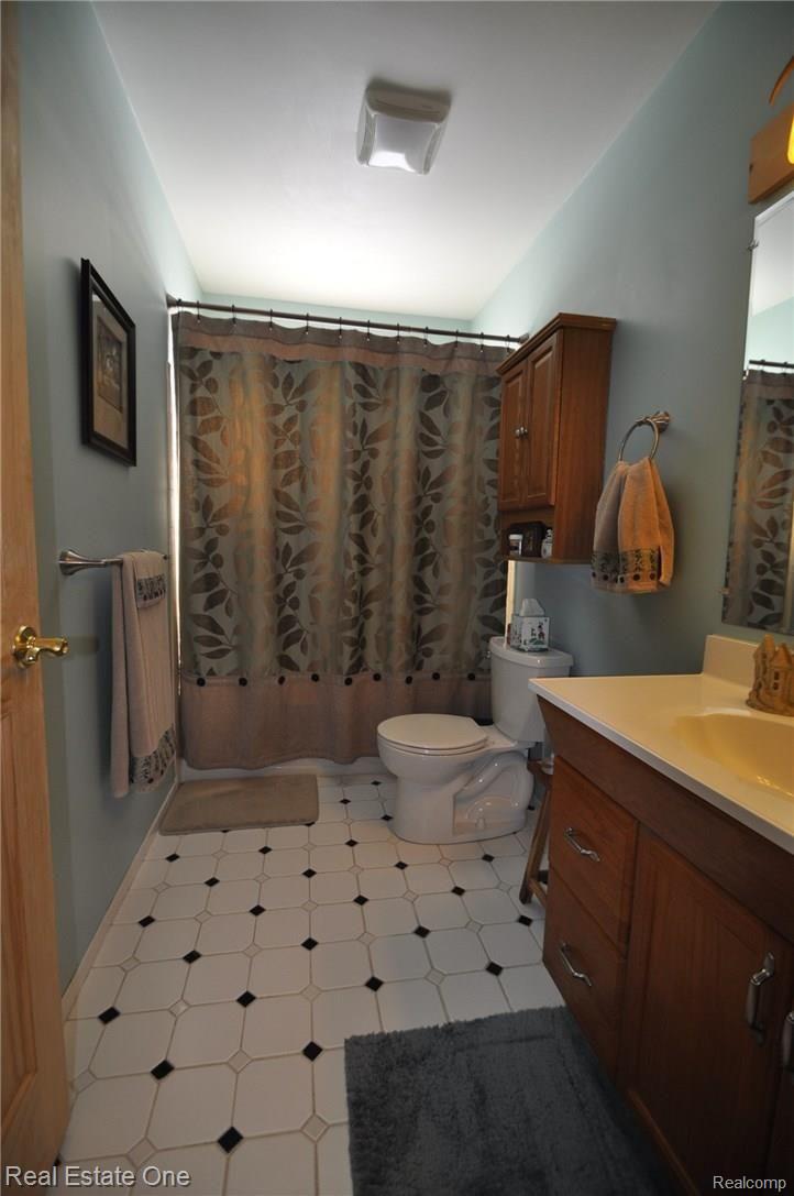 3833 Rochester Road Leonard, MI 48367 - Photo 17 of 30 17.JPG