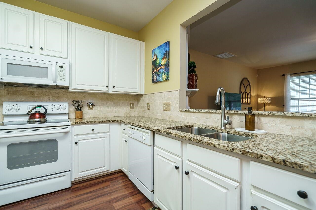 8513 Silhouette Place Raleigh, NC 27613 - Photo 17 of 36 Photo 18