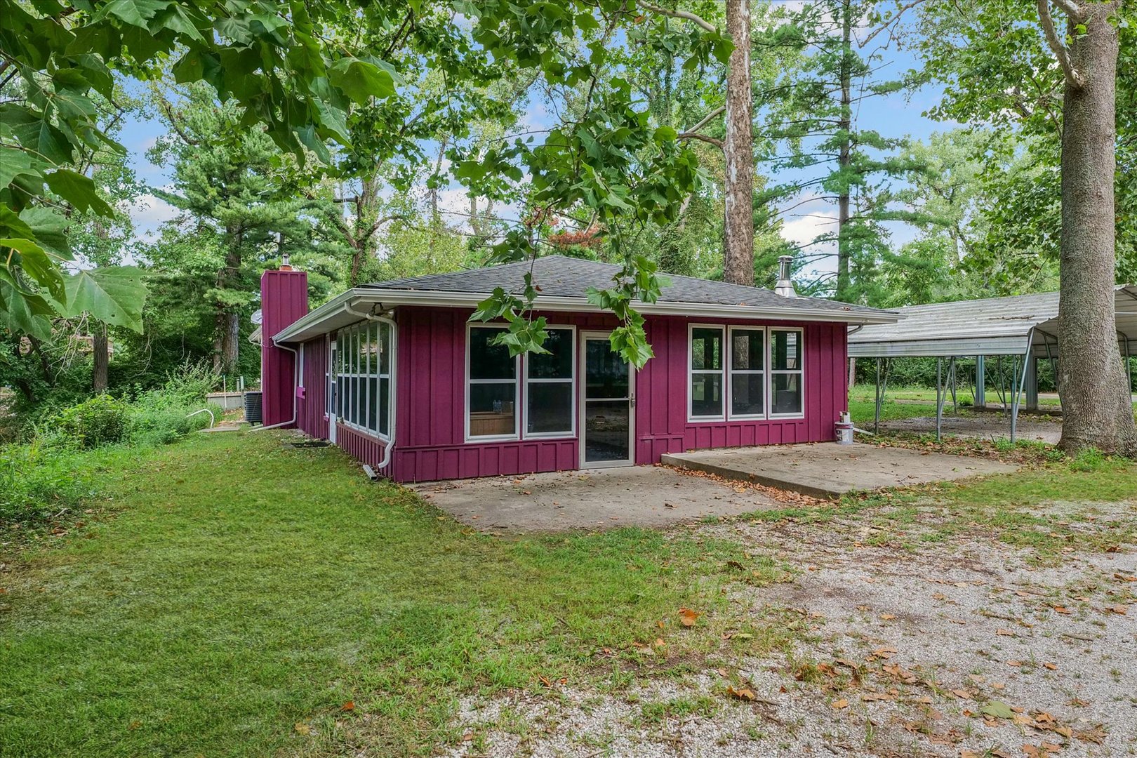 16322 Shangri La Road Oakwood, IL 61858 - Photo 4 of 42 a front view of a house with a garden