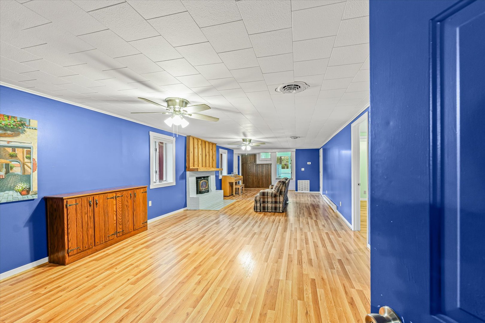 16322 Shangri La Road Oakwood, IL 61858 - Photo 6 of 42 a very nice looking room with a large window