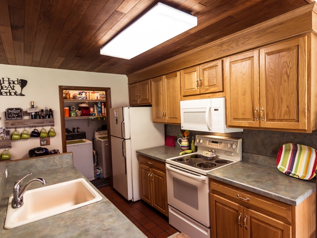 365 W Road Burrillville, RI 02830 - Photo 12 of 29