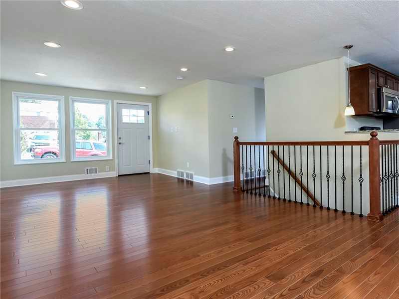 549 Lindsay Road Carnegie, PA 15106 - Photo 2 of 22 Living Room.
