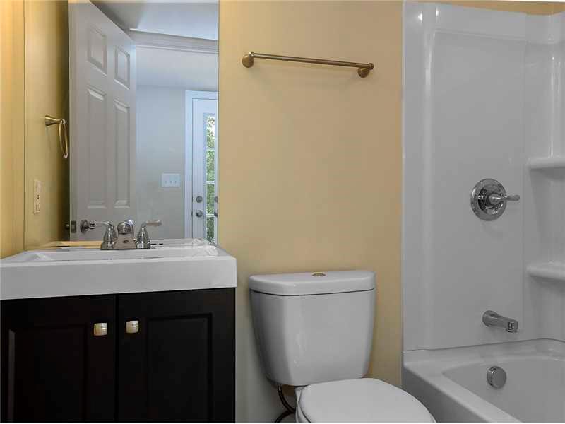 549 Lindsay Road Carnegie, PA 15106 - Photo 16 of 22 Full Bath.