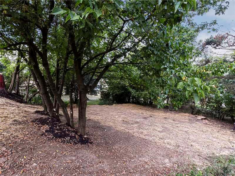 549 Lindsay Road Carnegie, PA 15106 - Photo 22 of 22 Yard/Garden.
