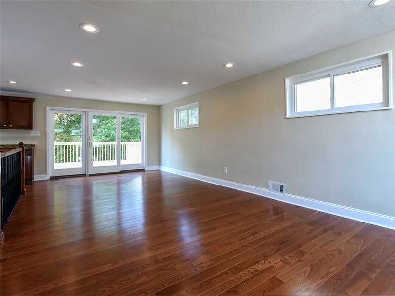 549 Lindsay Road Carnegie, PA 15106 - Photo 4 of 22 Living Room.