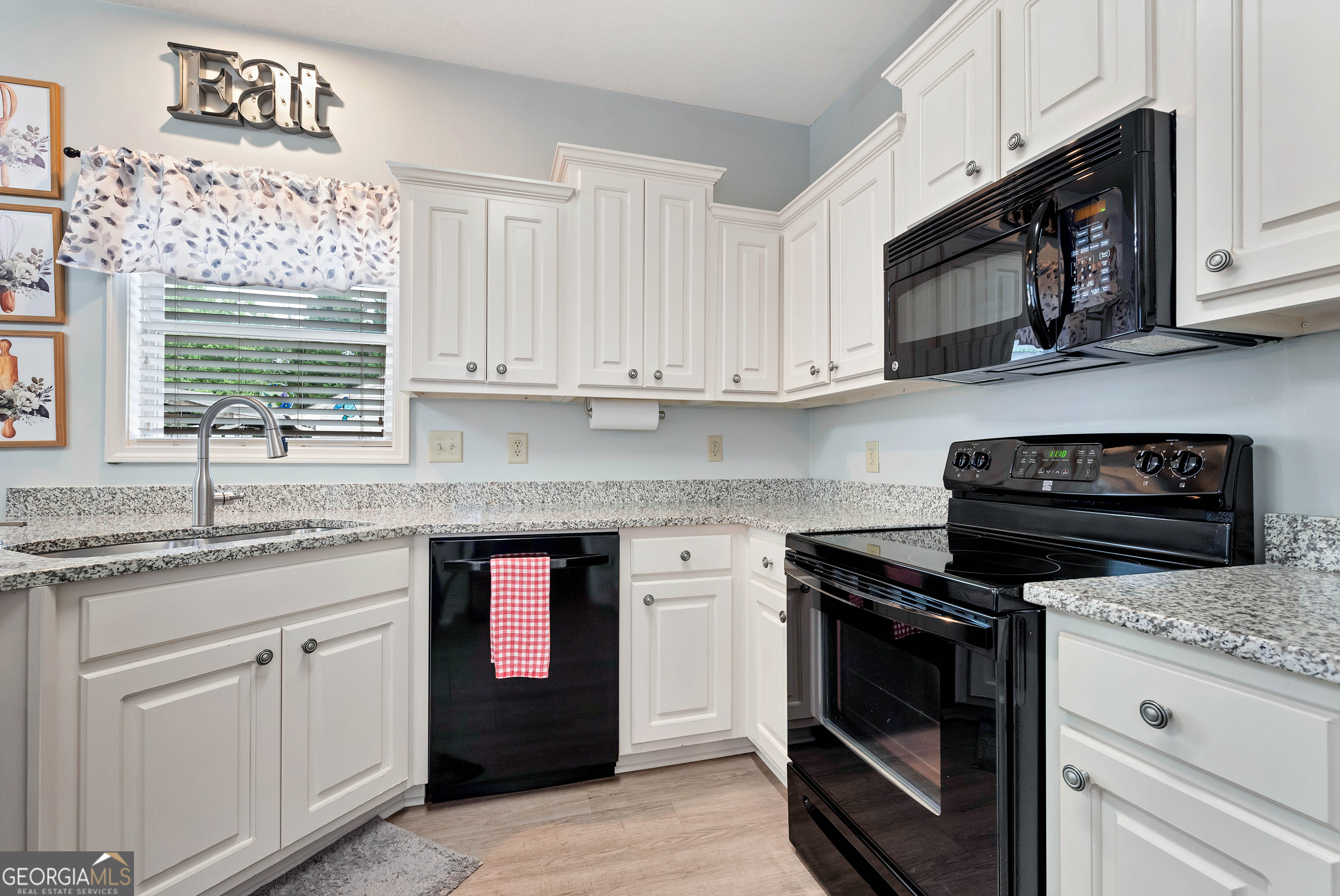 1424 Silvergate Way Winder, GA 30680 - Photo 3 of 35
