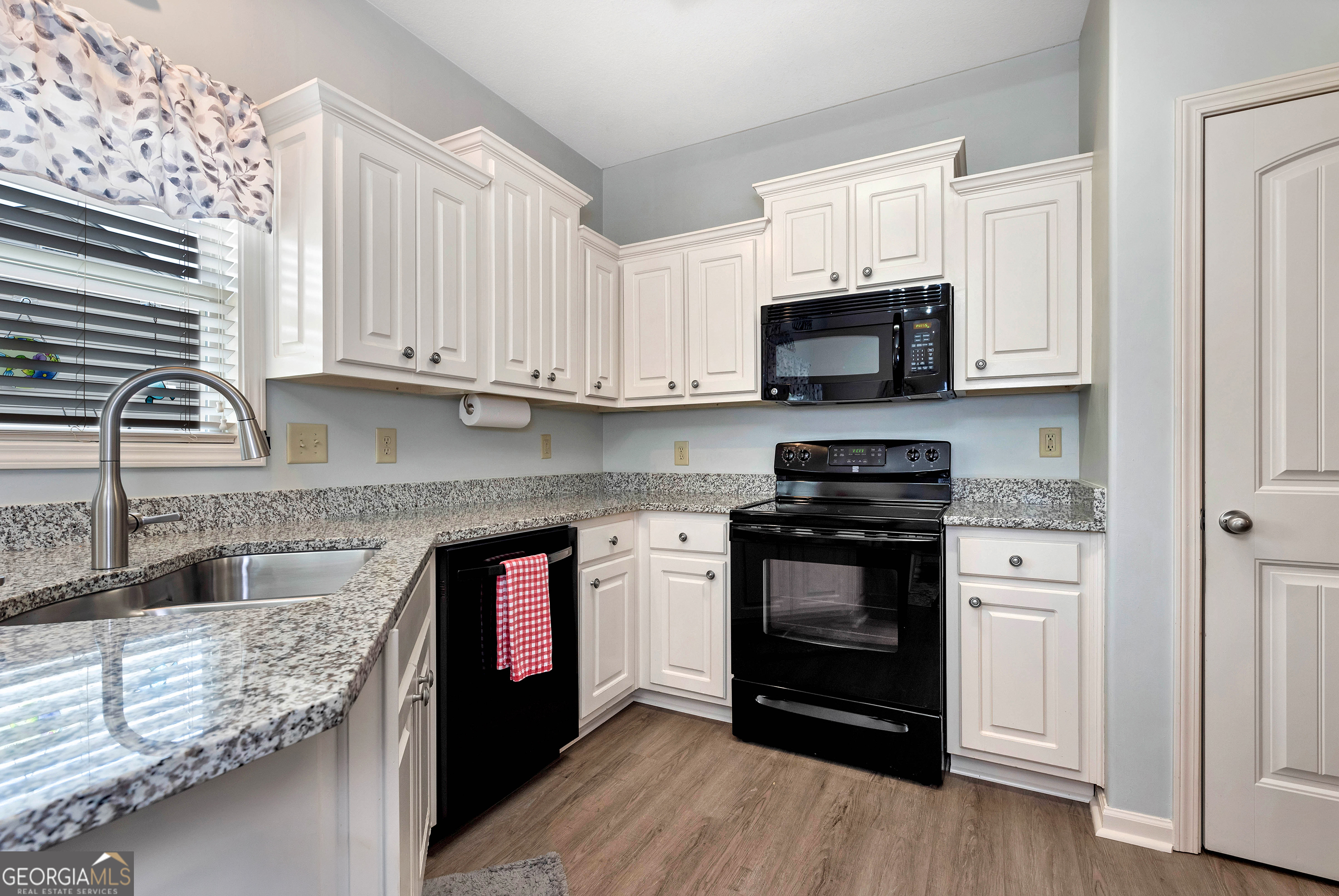 1424 Silvergate Way Winder, GA 30680 - Photo 4 of 35