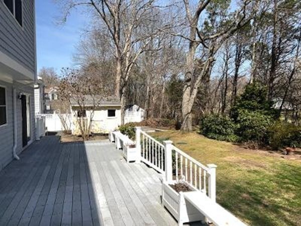 55 Pond Circle Mashpee, MA 02649 - Photo 21 of 30