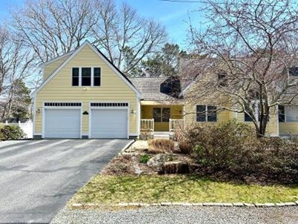 55 Pond Circle Mashpee, MA 02649 - Photo 3 of 30