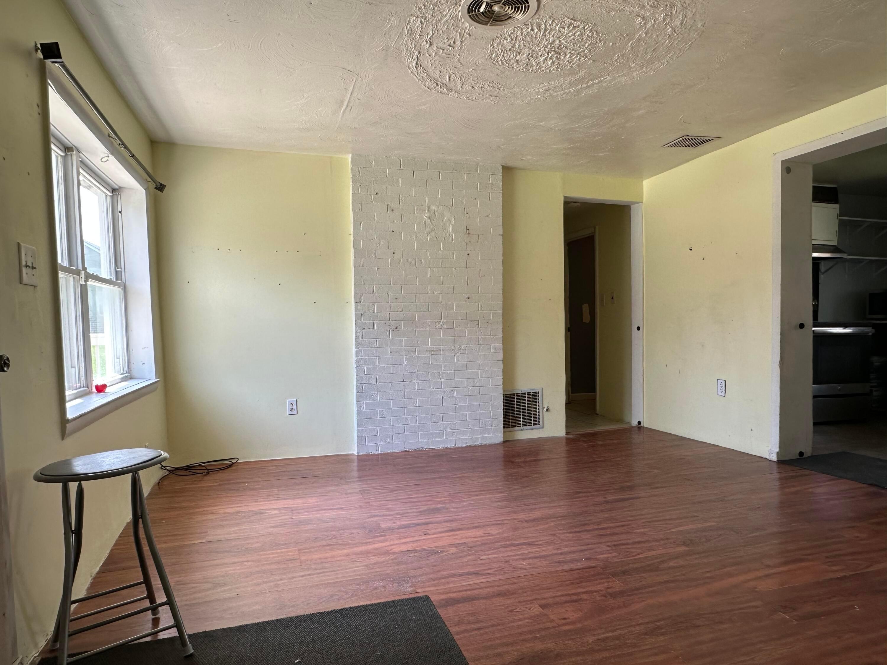 1117 Pond Road Mansfield, OH 44906 - Photo 3 of 23 IMG_0055