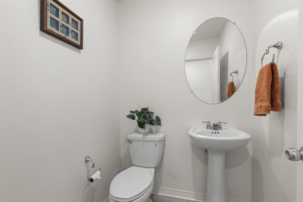 32184 Rambling Court Winchester, CA 92596 - Photo 18 of 37