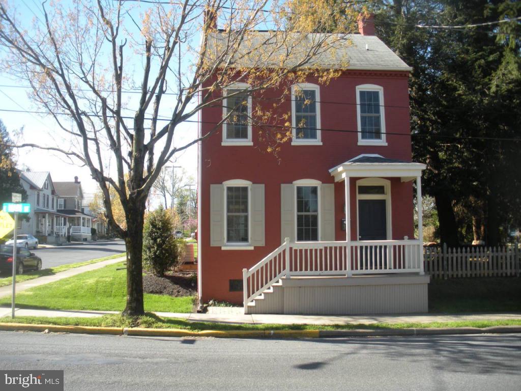 334 East Main Street Lititz, PA 17543 - Photo 1 of 26