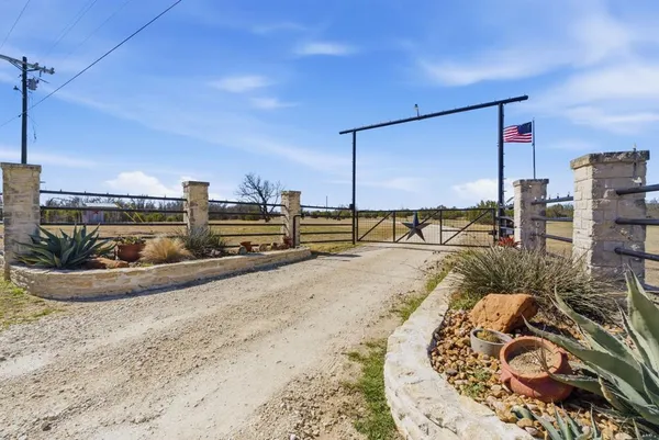 $2,500,000 | 30875 North Us Highway, Lipan, TX 76462