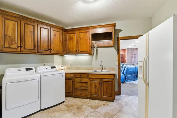 $2,500,000 | 30875 North Us Highway, Lipan, TX 76462