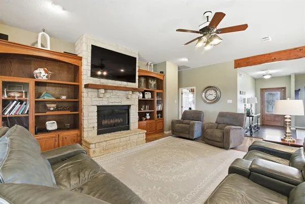 $2,500,000 | 30875 North Us Highway, Lipan, TX 76462