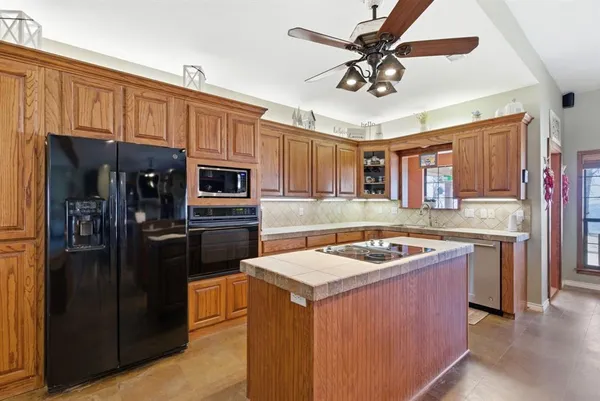 $2,500,000 | 30875 North Us Highway, Lipan, TX 76462