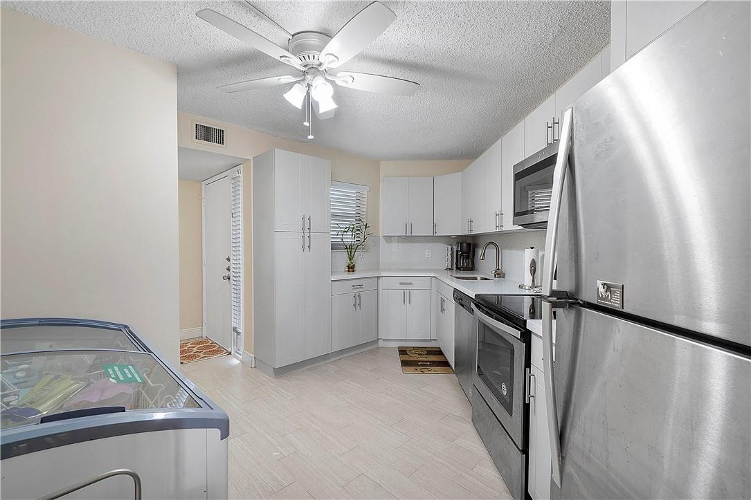 5749 Camino Del Sol, Unit 201 Boca Raton, FL 33433 - Photo 4 of 29 Photo 4