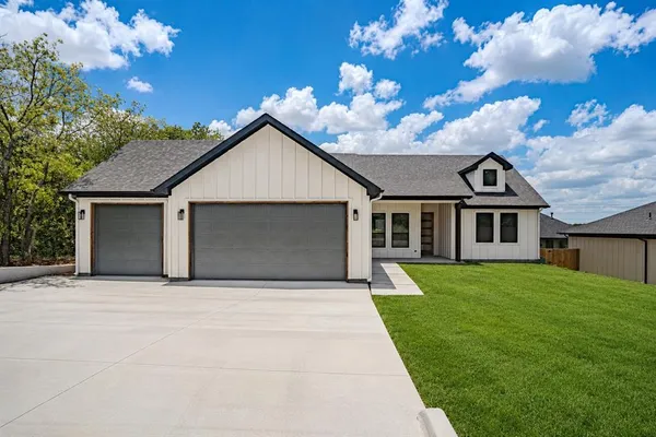 $374,000 | 5712 Stonegate Circle, Granbury, TX 76048